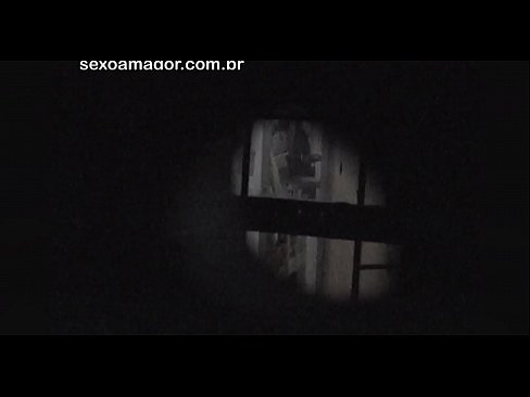 ❤️ Blondie filmohet fshehurazi nga një soditës i lagjes i fshehur pas tullave të zbrazëta ❤️❌ Porno në sq.pornmega-com.ru ️❤